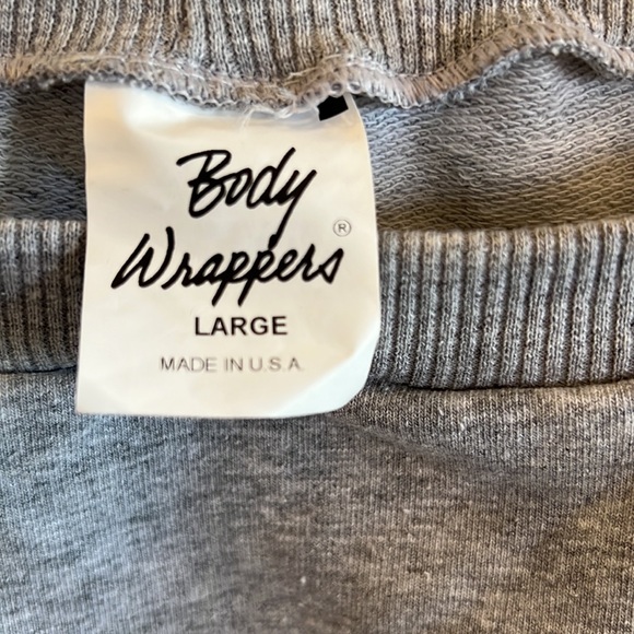 Body Wrappers Dance Wear Grey Cropped Top Size Large - Picture 2 of 6
